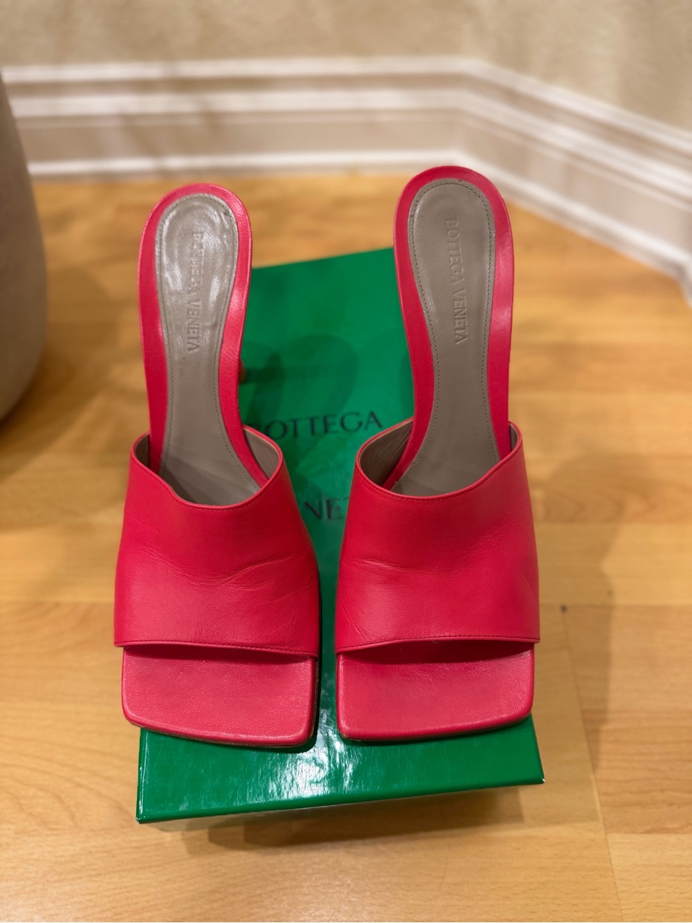Bottega Veneta Leather Mule Sandals – Fuchsia Pink | Authentic